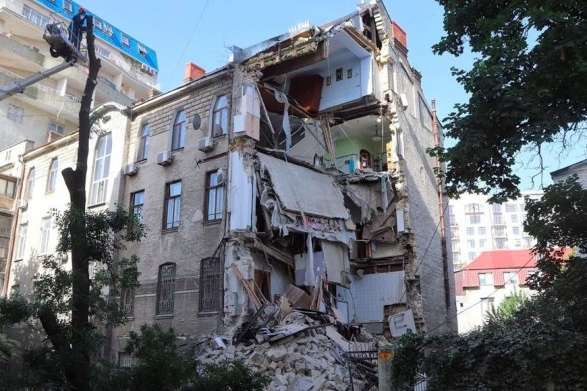 Обвал будинку в Одесі: рятувальники готуються розбирати перекриття
