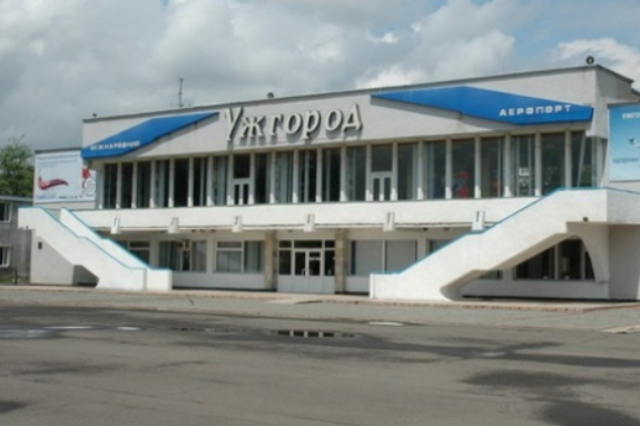 Уряд планує у липні підписати угоду, що розблокує роботу аеропорту «Ужгород»