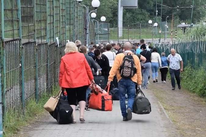 На кордоні з Польщею утворилися черги до 400 осіб