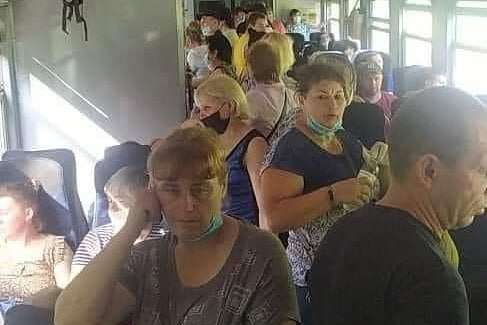 Коронавірус «мчить» у Київ: до столиці прямують електрички, вщент заповнені людьми без масок (фото)