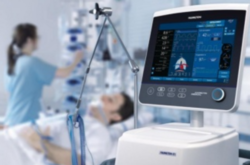 Зараз жінка при свідомості, самостійно дихає, але наразі залишається у відділенні інтенсивної терапії - медик