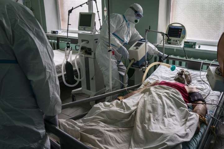 Коронавірус в Україні: другий день поспіль майже 700 нових випадків Covid-19