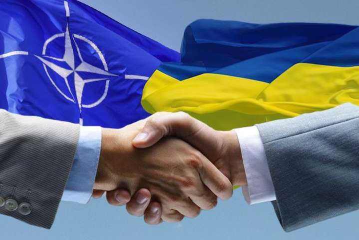 НАТО надало статус Україні