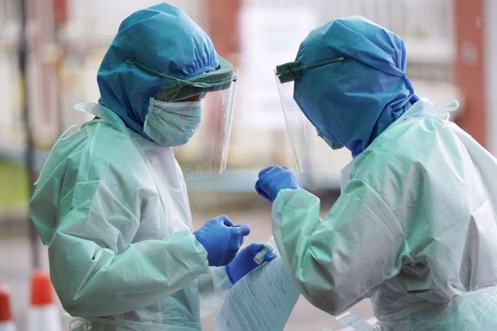 У Польщі за добу виявили 440 випадків коронавірусу, 15 летальних