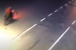 На Закарпатті патрульний на своїй автівці врізався в мотоцикл, двоє осіб загинули (відео)