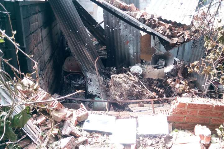 Окупанти з мінометів зруйнували житловий будинок у Широкиному