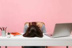 Нардепи пропонують зобов’язати роботодавців відшкодовувати працівникам моральну шкоду за «душевні страждання»