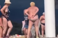 В оккупированном Крыму на пляже подрались голые женщины: видео
