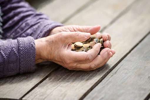 Пенсионный фонд зафиксировал падение средней зарплаты для расчета пенсий
