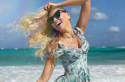 Полякова в крошечном бикини сексуально изогнулась на яхте (фото)