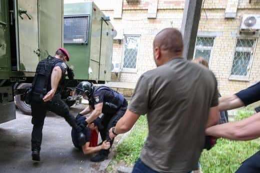Сутички біля суду у Києві: поліція з бійками затримала щонайменше п’ятьох осіб
