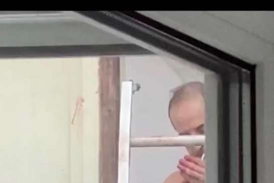 У Києві іноземець вистрибнув із вікна квартири, в якій виявили тіло жінки