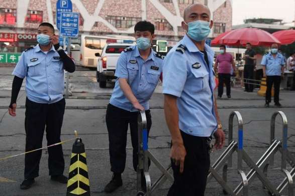 Китай знову вводить карантин у своїй столиці через спалах Covid-19