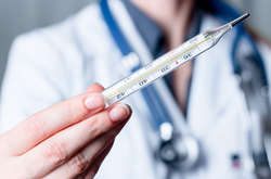 У підлітків і дорослих від 11 до 65 років нормальна температура тіла у межах від 35,1 до 36,8 градусів