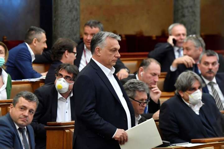 Парламент Угорщини проголосував за закінчення надзвичайних повноважень Орбана