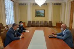 Лукашенко передав подружжю Зеленських білоруські вишиванки