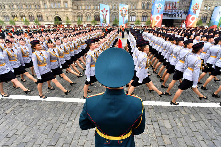Влада низки російських міст відмовляється проводити парад Перемоги