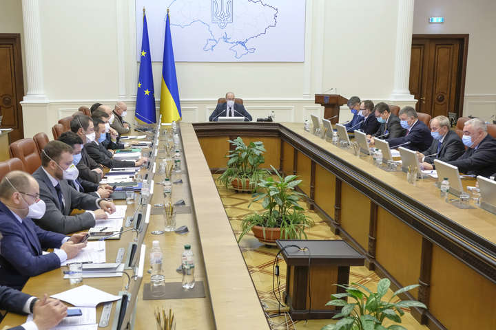 Коронакриза: у Кабміні озвучили два сценарії розвитку економіки України