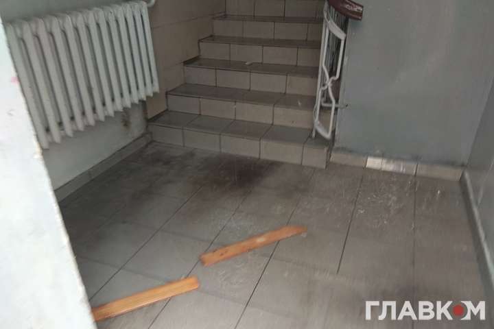 У будинку в центрі Києва потоп (фото, відео)