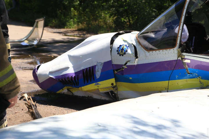 В Одессе разбился самолет, погиб летчик (фото)