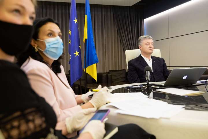 Порошенко заявив лідерам ЄС, що Україна повертається в часи Януковича