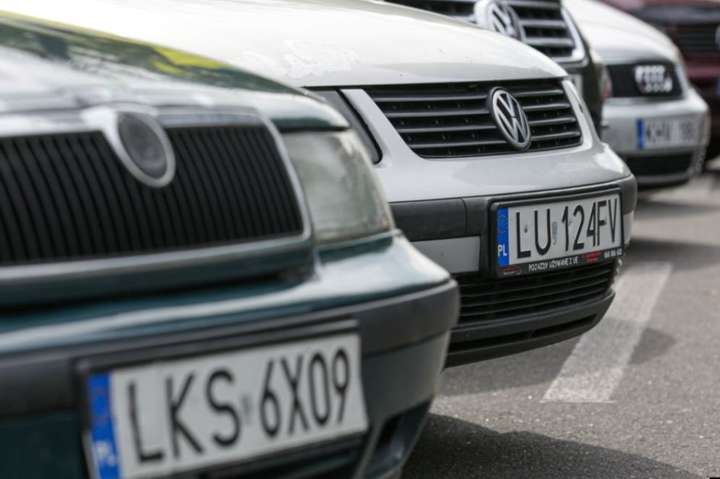 В Україні можуть ускладнити реєстрацію куплених за кордоном авто