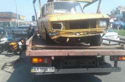 Евакуатор забрав автівку на штрафмайданчик