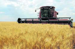 Наслідки запровадження мита на дизельне пальне першими відчують аграрії, яким доведеться для збору врожаю купувати дизель за завищеними цінами вже зараз