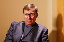 Юрій Луценко процитував Аврелія: коли піднімається вода, риби їдять комах, коли вода уходить, комах їдять риб