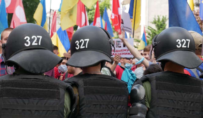 У МВС пояснили однакові номери на шоломах нацгвардійців під час акції 