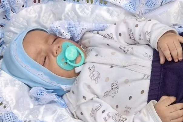 <p>Хлопчик виявився п’ятою дитиною у сім'ї, яка проживає в ромському таборі в Ужгороді</p> - Дьопйош Зеленський: з’явилися деталі про закарпатське немовля (відео)