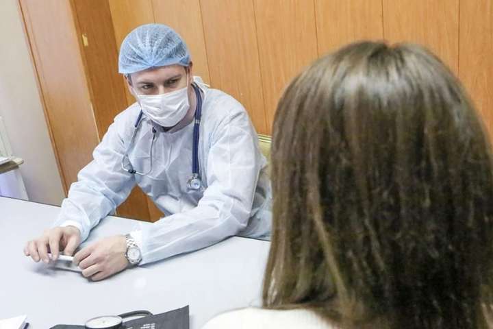 Степанов пообіцяв підвищити медикам зарплати з вересня