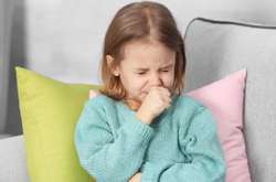 Названы основные начальные признаки коронавируса у детей