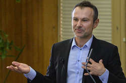 Рада не відпускає, як скласти мандат? Вакарчук озвучив хитрий план