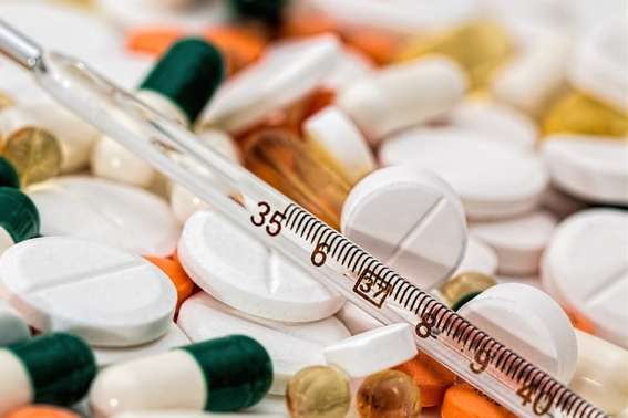 Рада дозволила лікувати Covid-19 ліками без реєстрації до 2021 року