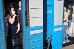 Не всі пасажири дотримуються карантинних правил у транспорті