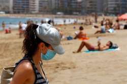  Носити маски на пляжі не обов'язково 