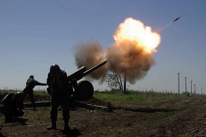 Бойовики обстріляли українських захисників біля Оріхового, поранений один військовий 