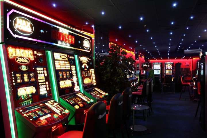 «Слуга народу» хоче легалізувати казино: закон про гральний бізнес вже готовий