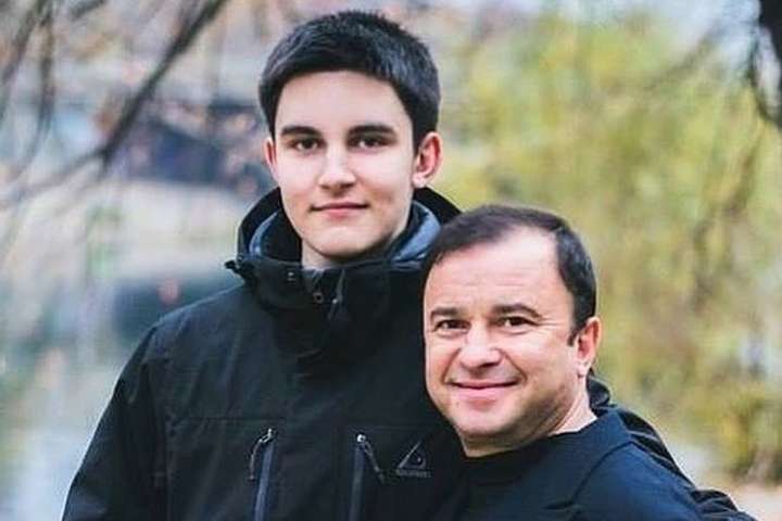 Син Віктора Павліка, в якого виявили рак, відмовився від терапії і звернувся до однокласників