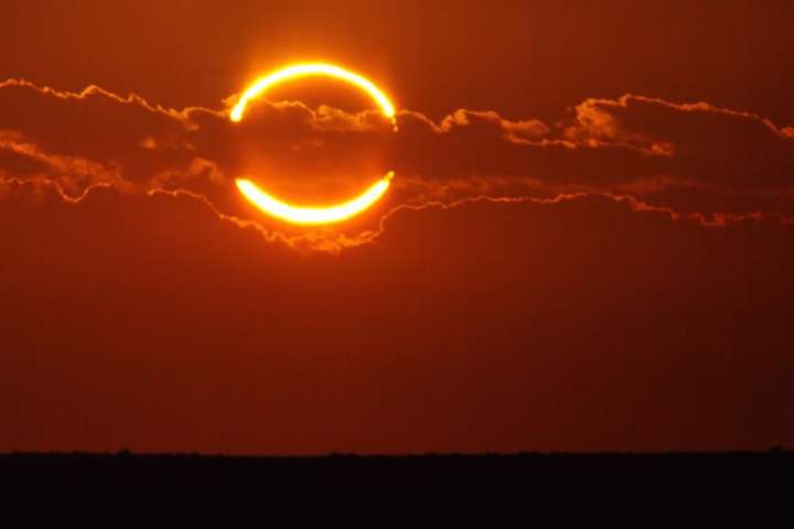 У неділю українці зможуть побачити унікальне сонячне затемнення 