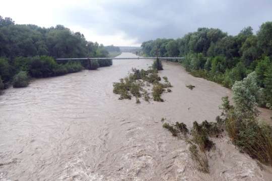 Рятувальники попередили про загрозу паводків на річках у західних областях