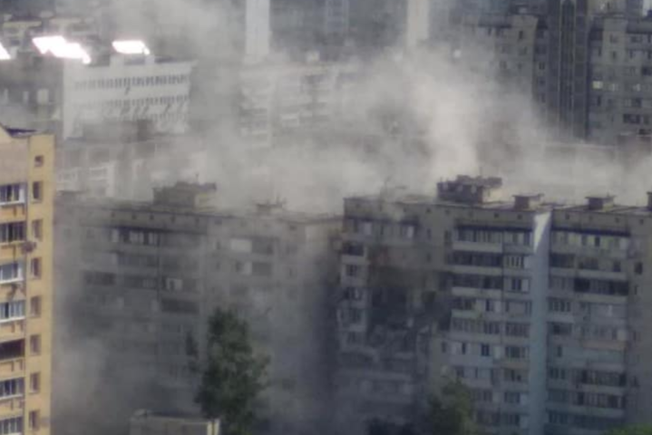 Взрыв в жилом доме в Киеве: рухнули несколько этажей