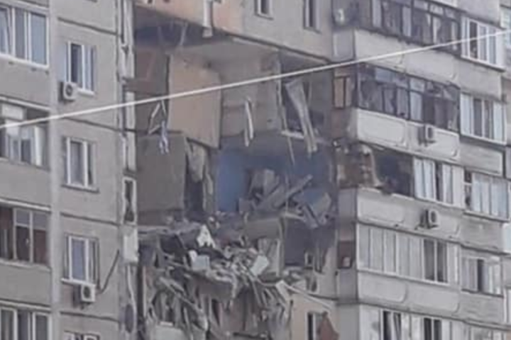 У Києві на Позняках пролунав вибух у житловому будинку