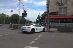  ДТП сталося на перехресті бульвару Лесі Українки та вул. Джона Маккейна 