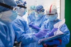 Не маючи достатньої кількості засобів захисту, обладнання, отримуючи мізерні заробітні плати, щоденно ризикуючи своїм життям, в режимі шаленої напруги, медики роблять все щоб врятувати людське життя, - бізнесмен