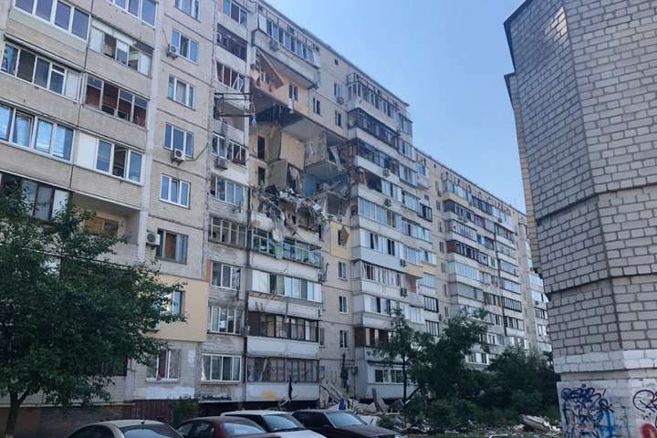Вибух газу у Києві: рятувальники почали звільняти людей з-під завалів