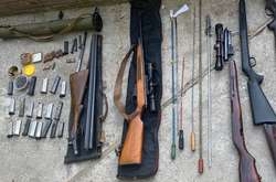  У Дніпрі поліцейські виявили арсенал зброї та боєприпасів 