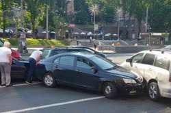 У центрі Києва сталася серйозна ДТП: рух на Хрещатику перекрито (фото)