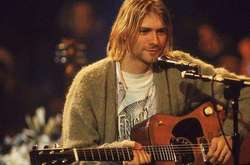 Гитару лидера группы Nirvana продали на аукционе за рекордную сумму